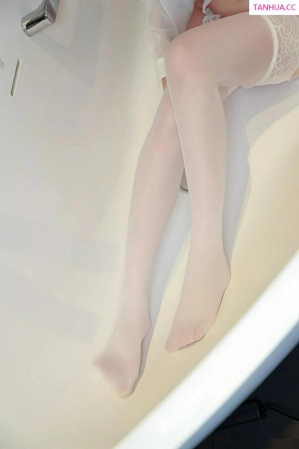   [XiuRen]高清写真图 2025.08.13 No.10642 糯咪 白色衬衫第60张图片